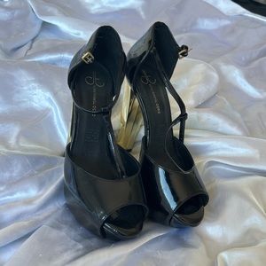 ♡ black and gold pumps ♡